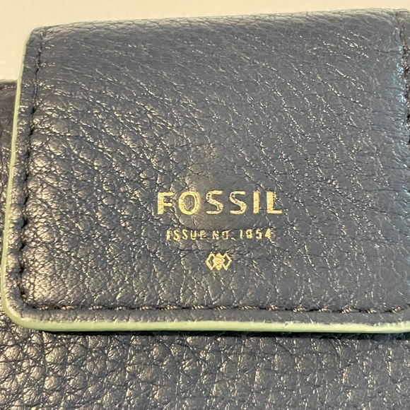 FOSSIL Navy Woman's Billfold Wallet - Picture 9 of 11